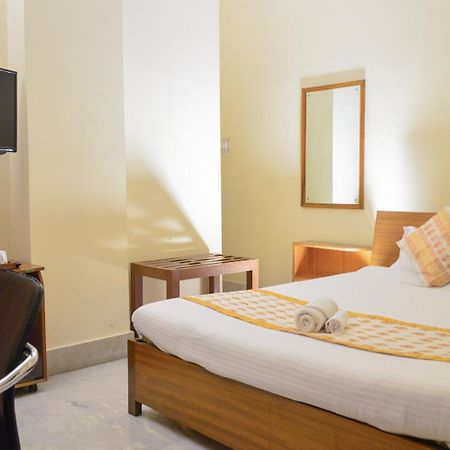 River Breeze Home A Comfort Stay Guwahati Esterno foto