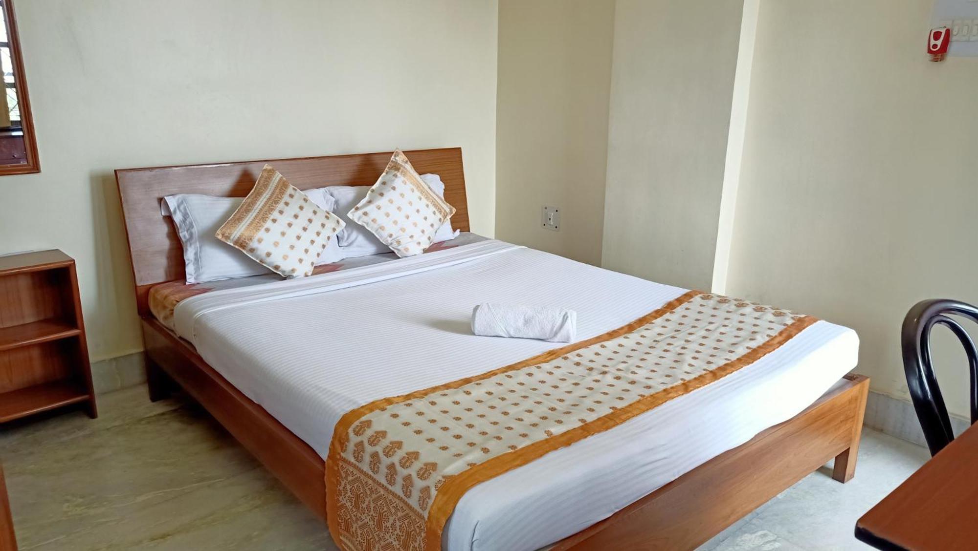 River Breeze Home A Comfort Stay Guwahati Esterno foto
