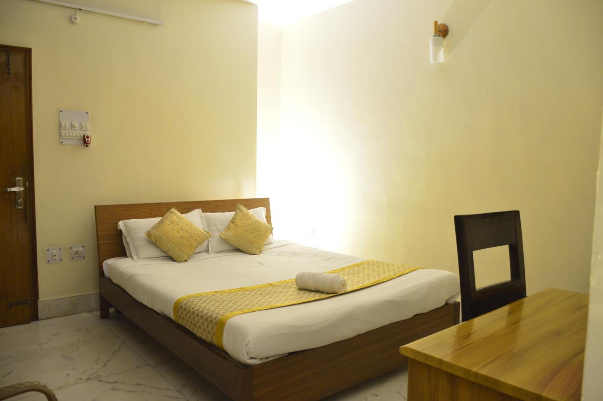 River Breeze Home A Comfort Stay Guwahati Esterno foto