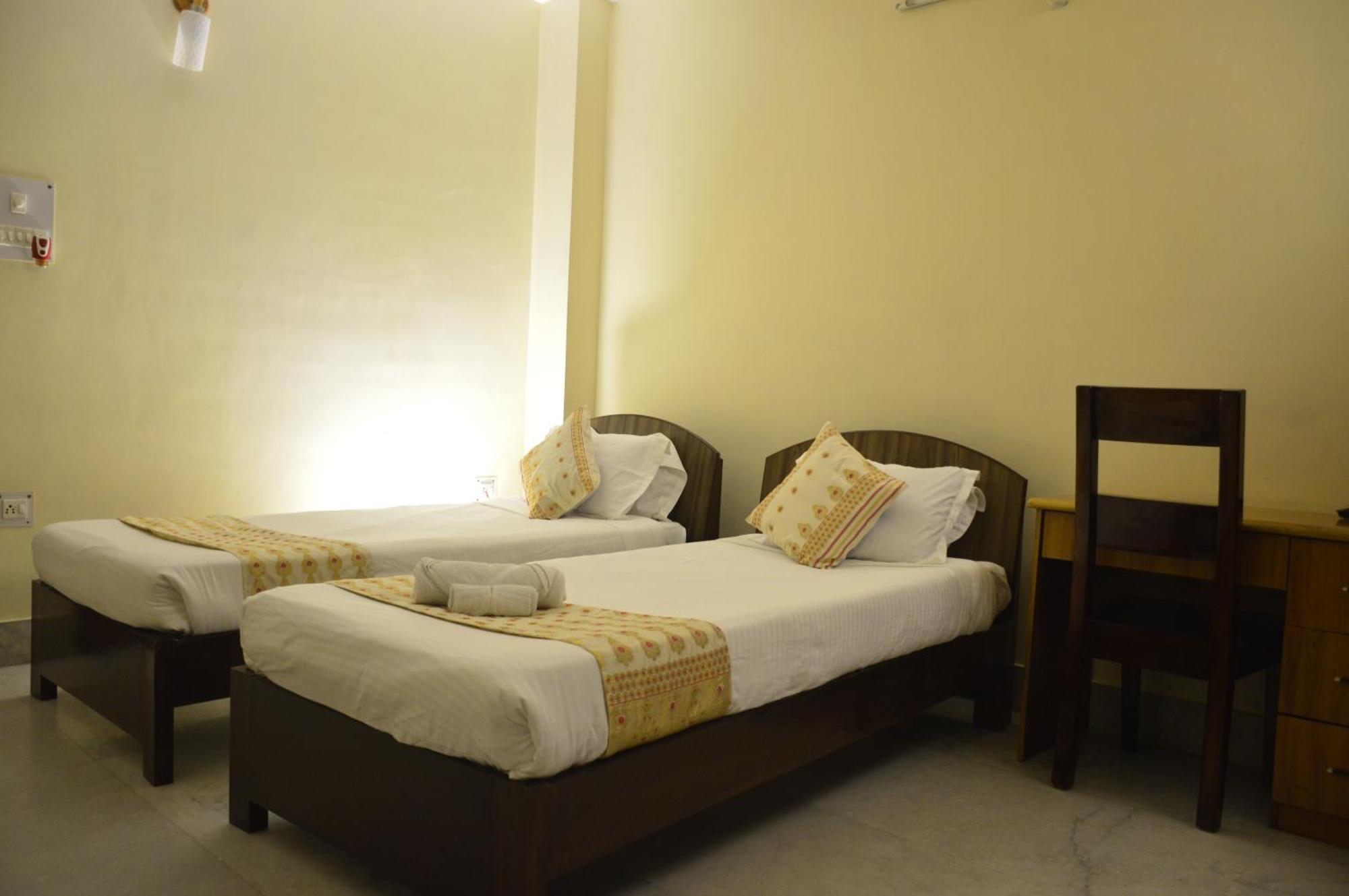 River Breeze Home A Comfort Stay Guwahati Esterno foto
