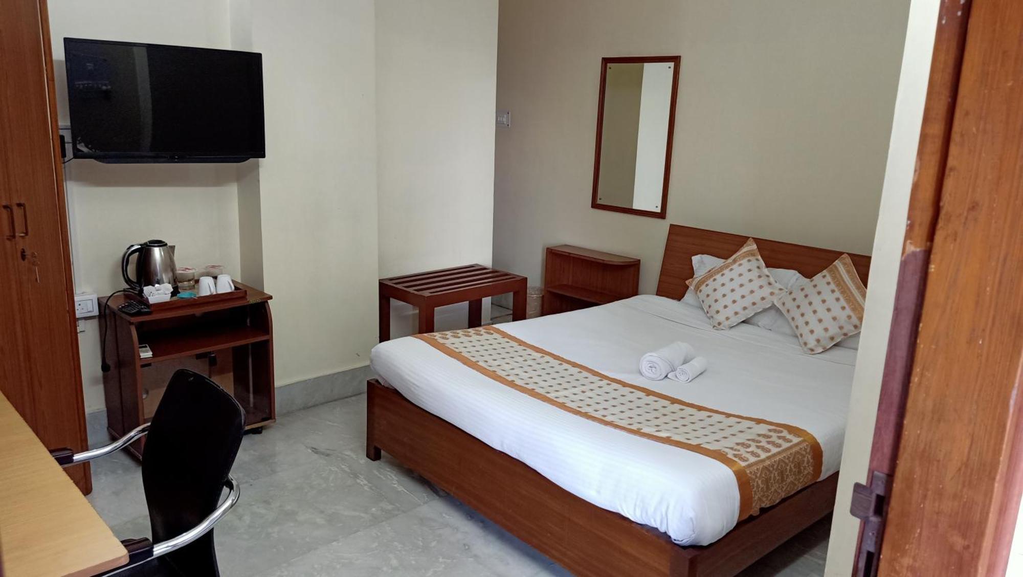 River Breeze Home A Comfort Stay Guwahati Esterno foto