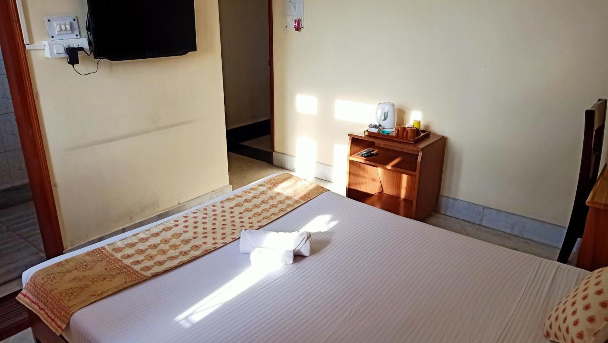 River Breeze Home A Comfort Stay Guwahati Esterno foto