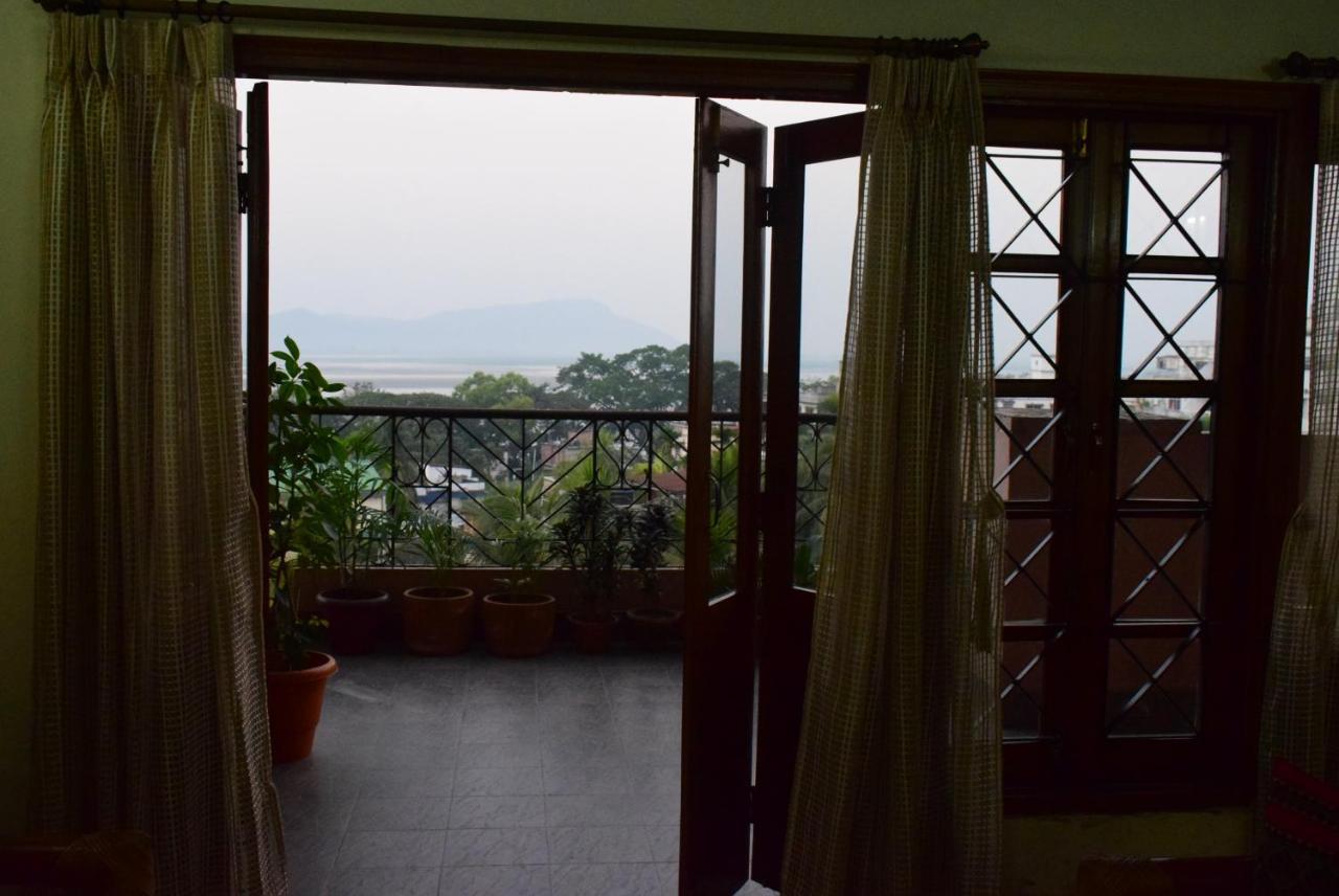 River Breeze Home A Comfort Stay Guwahati Esterno foto